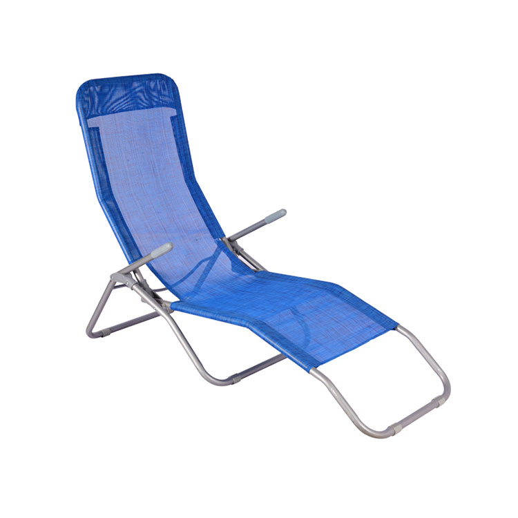 Изогнутый металлический шезлонг