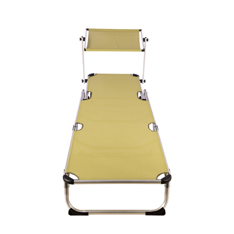 Пляжная кровать на открытом воздухе с зонтиком