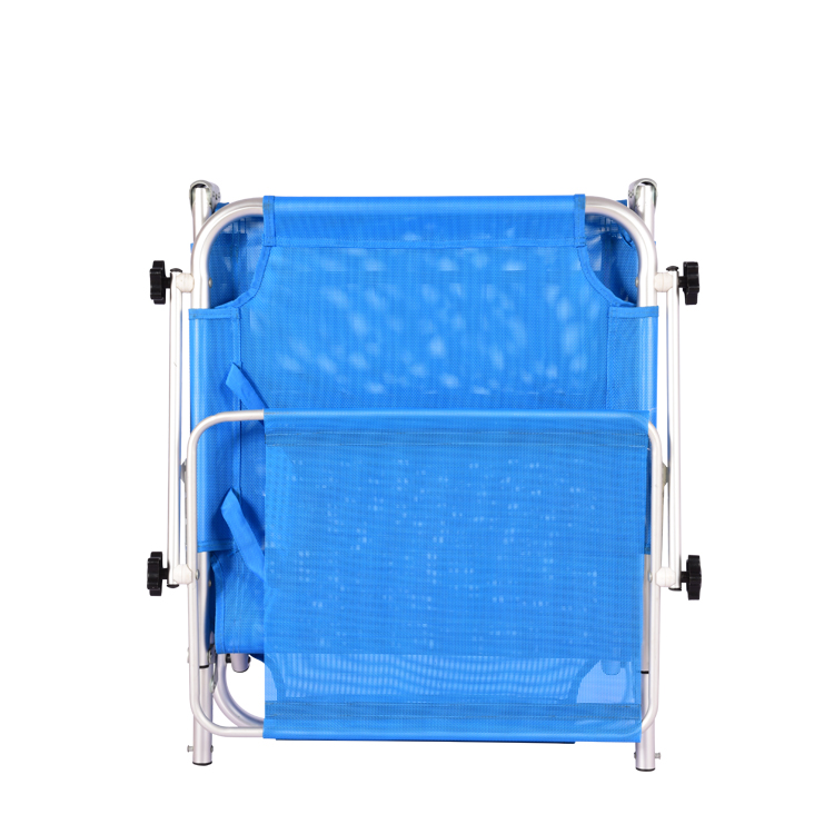 Пляжная кровать на открытом воздухе с зонтиком