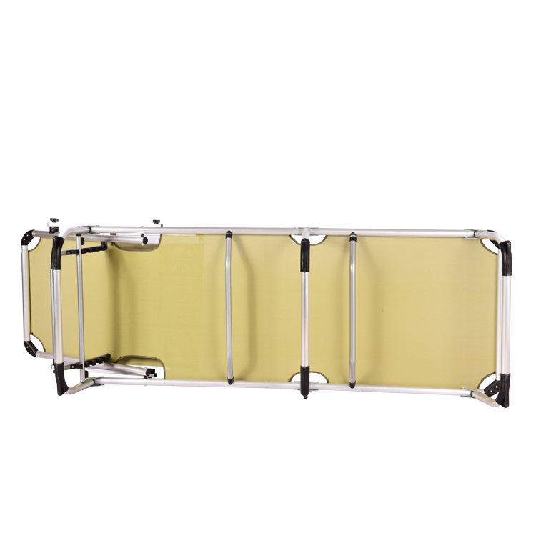 Пляжная кровать на открытом воздухе с зонтиком